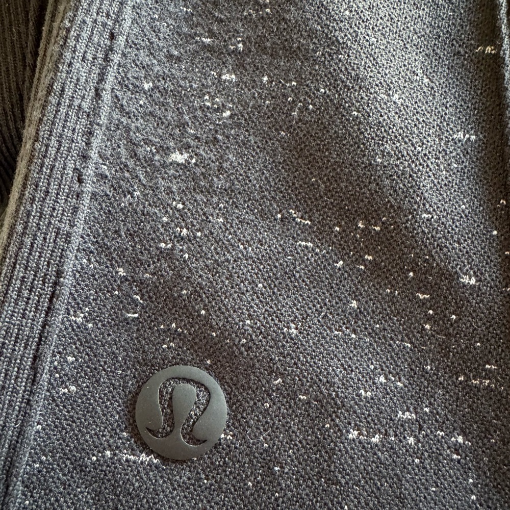 5 PAIRS of lululemon leggings (varied styles/colours) pack. ALL SIZE: 6